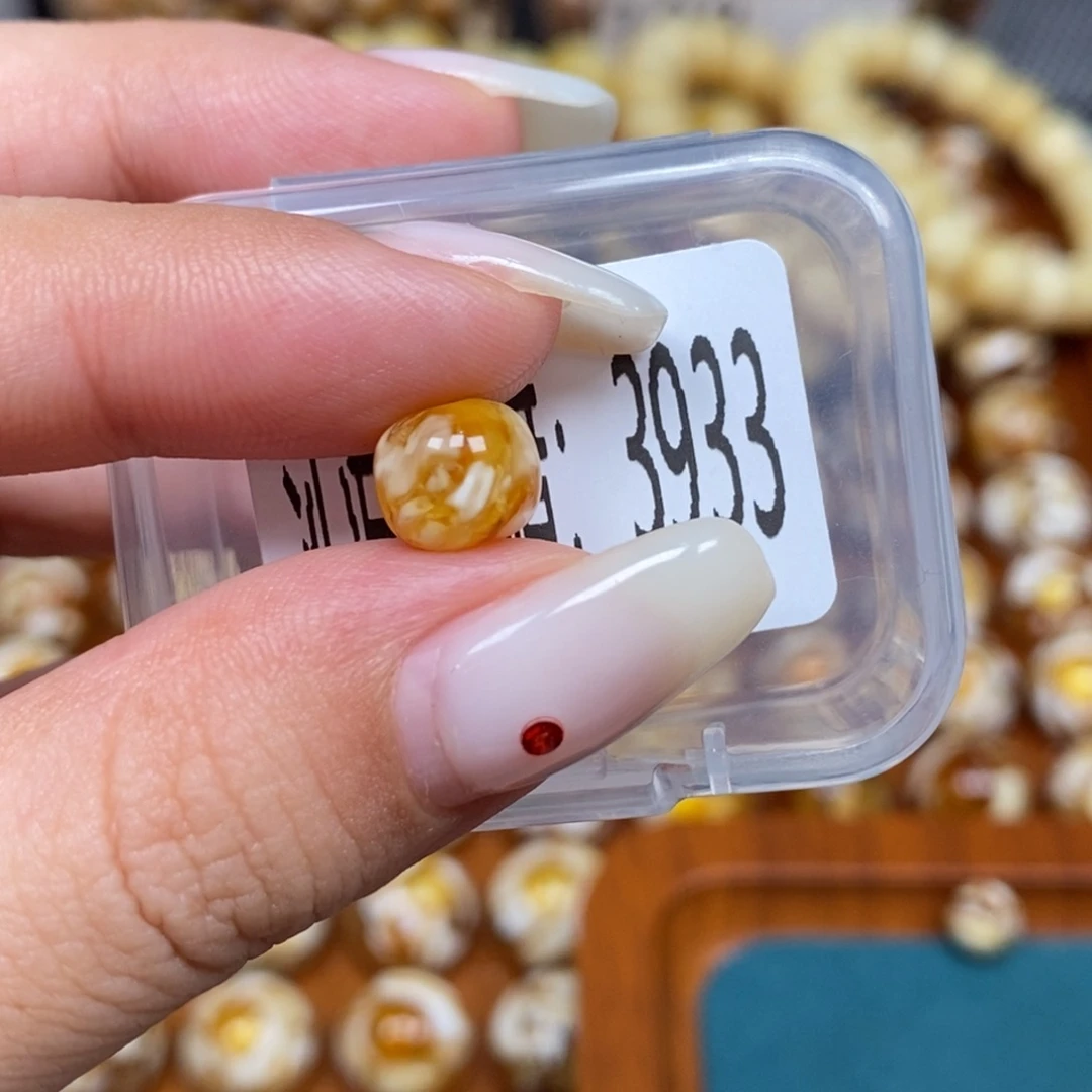 蜜蜡未镶嵌珠宝奇石3933