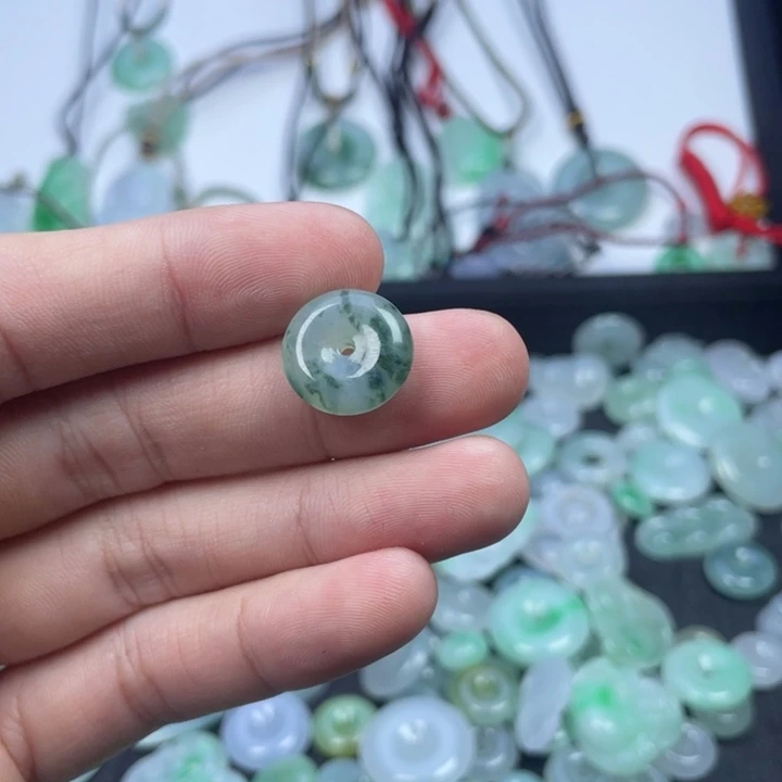 翡翠颈饰未镶嵌天然缅甸翡翠平安扣