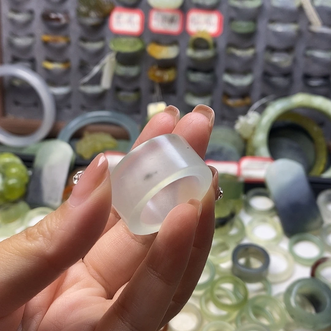 我***）未镶嵌蛇纹石玉戒指