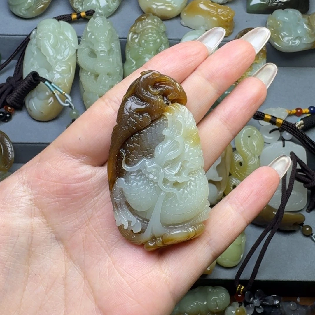 和田玉未镶嵌颈饰血**教