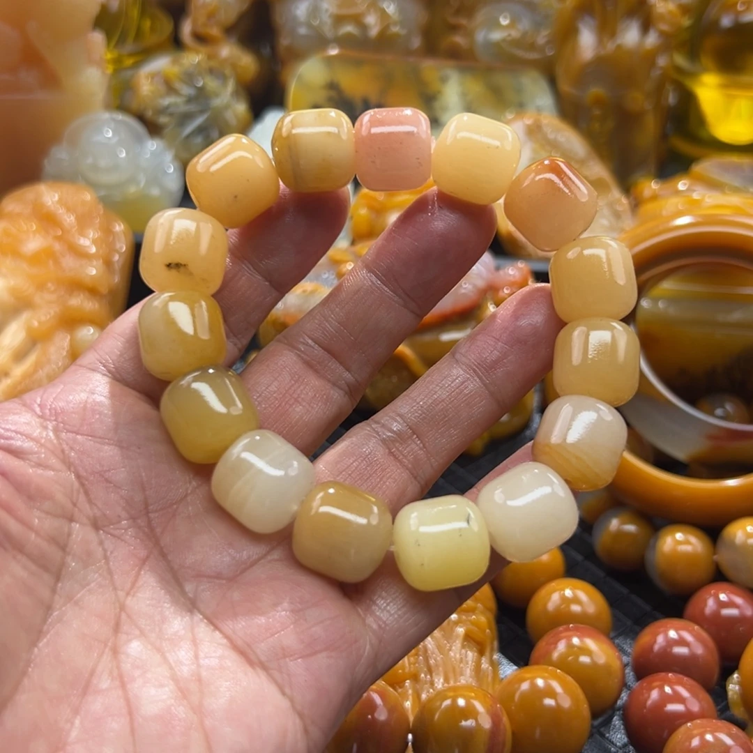 石英质玉未镶嵌颈饰
