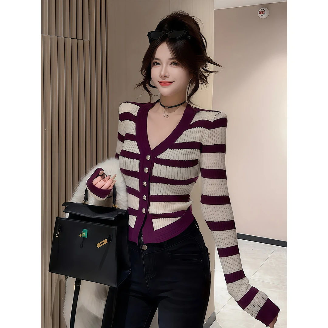 纯欲辣妹风条纹V领长袖针织衫女秋季新款修身显瘦小众设计感上衣
