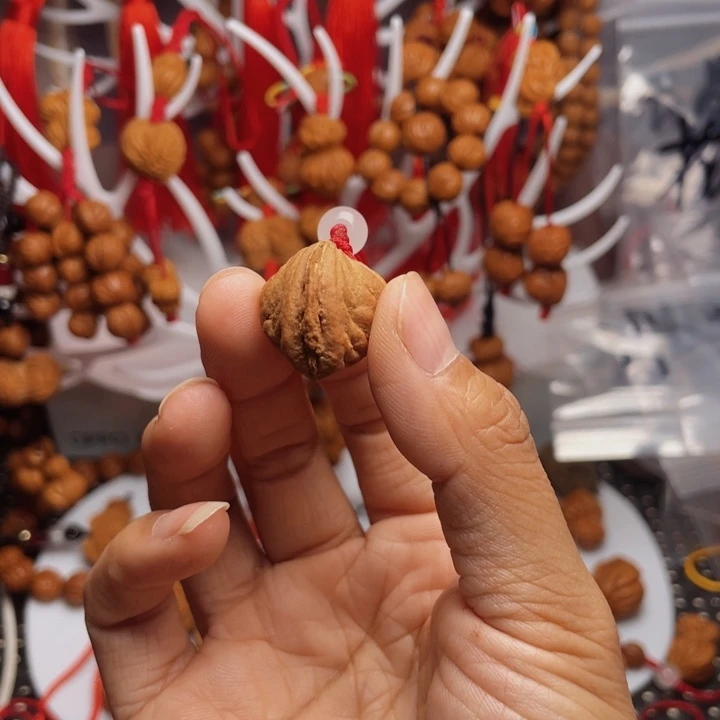 花****木质类龙纹桃枭挂件