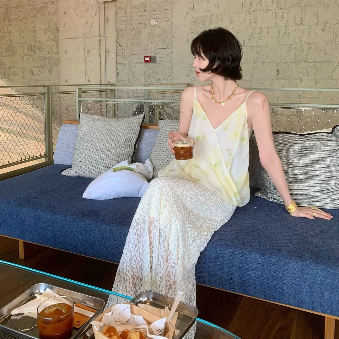 酒午自制【沁柔纱】法式复古2025夏季慵懒V领吊带背心上衣女KLF4183