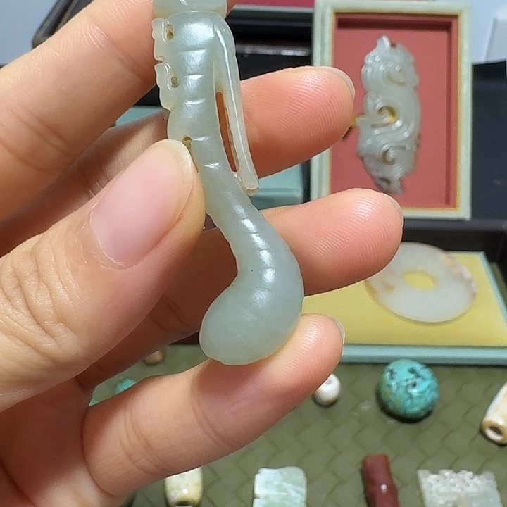 九***久和田玉未镶嵌颈饰