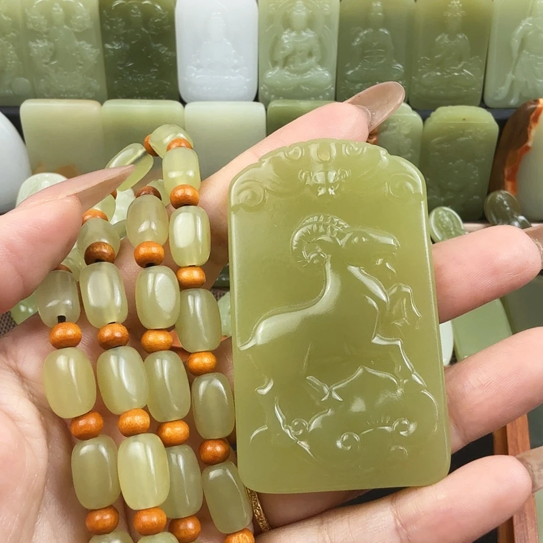 ****&翠绿色生肖羊吊坠