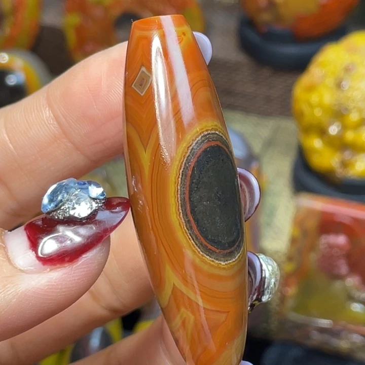 玛瑙/玉髓未镶嵌珠宝奇石品质红丝一线天眼天珠2600米