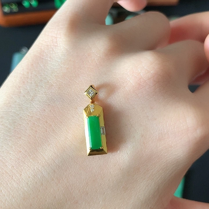 翡翠18K金镶嵌吊坠(不含链)