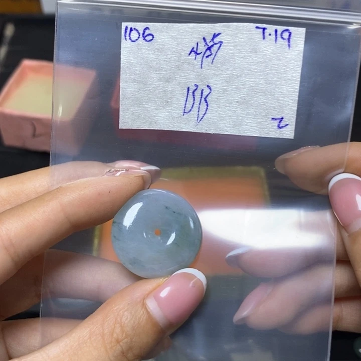 悄***滴定制翡翠未镶嵌不退