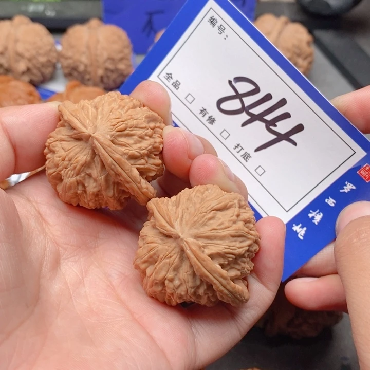把件桃核38白狮子844号牌