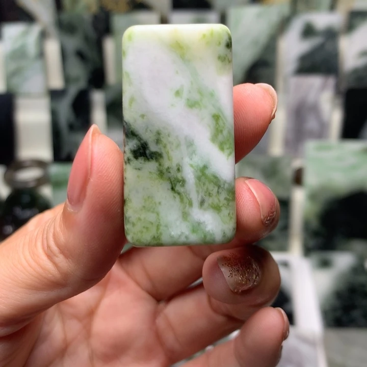 独山玉颈饰未镶嵌