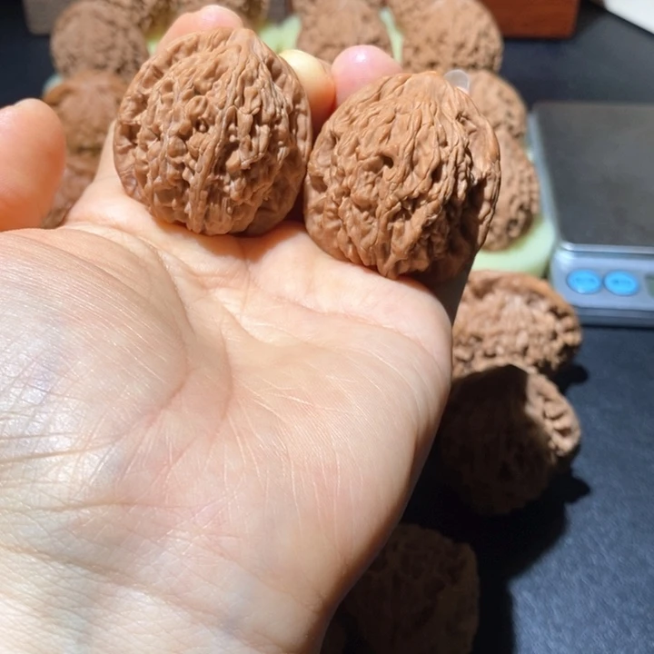 文玩核桃吊坠麦穗虎头38