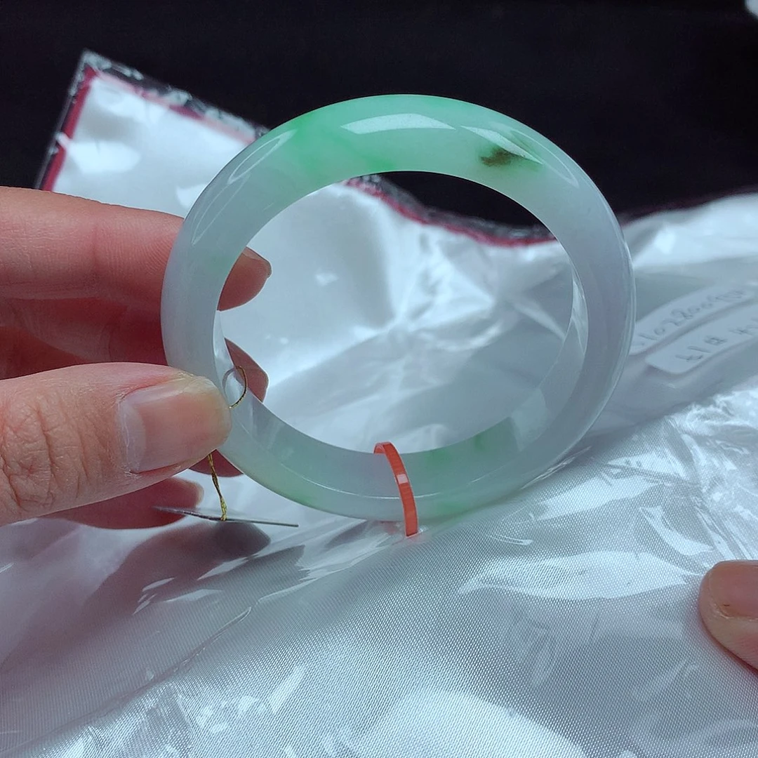 翡翠手镯未镶嵌51圈954