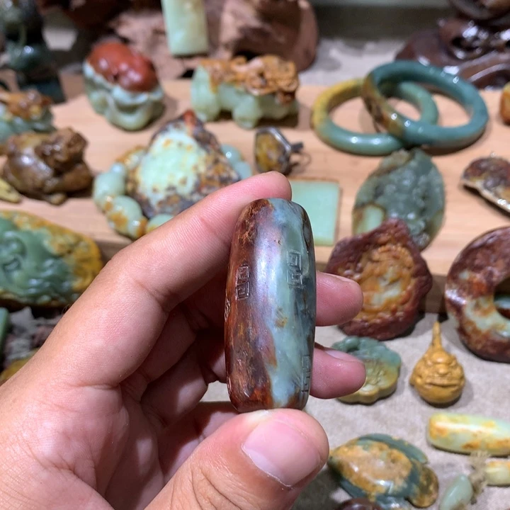 未镶嵌岫岩河磨玉（透闪石质玉）挂件