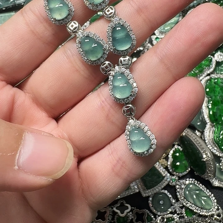 翡翠未镶嵌颈饰天然A货翡翠放漏