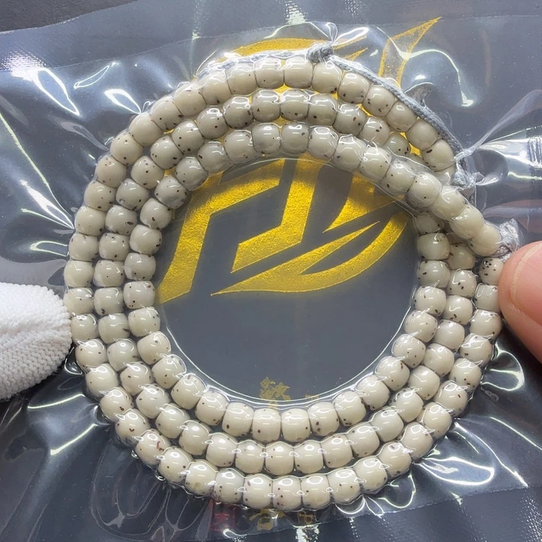 吊坠星月菩提23梵天头条冰白绿背大眼睛通体6左右108