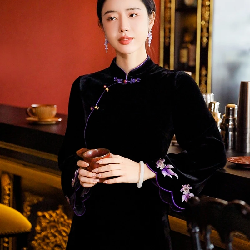 复古日记“紫鲤鱼”双织加密45°斜裁真丝刺绣花瓣袖丝绒旗袍连衣裙