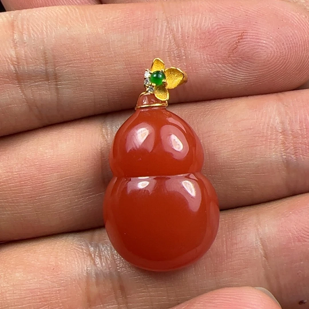 18K金镶嵌吊坠南红玛瑙