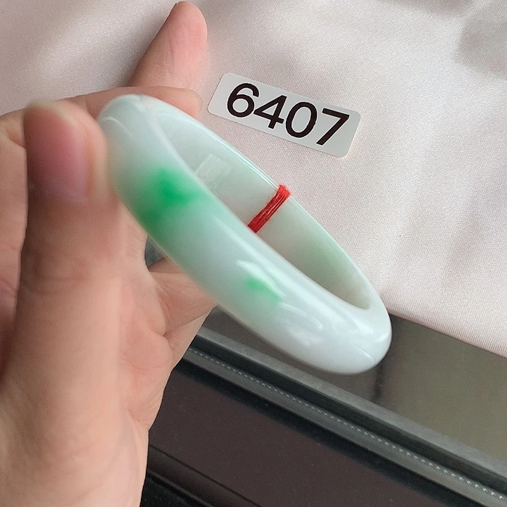 翡翠未镶嵌手镯56.5有纹
