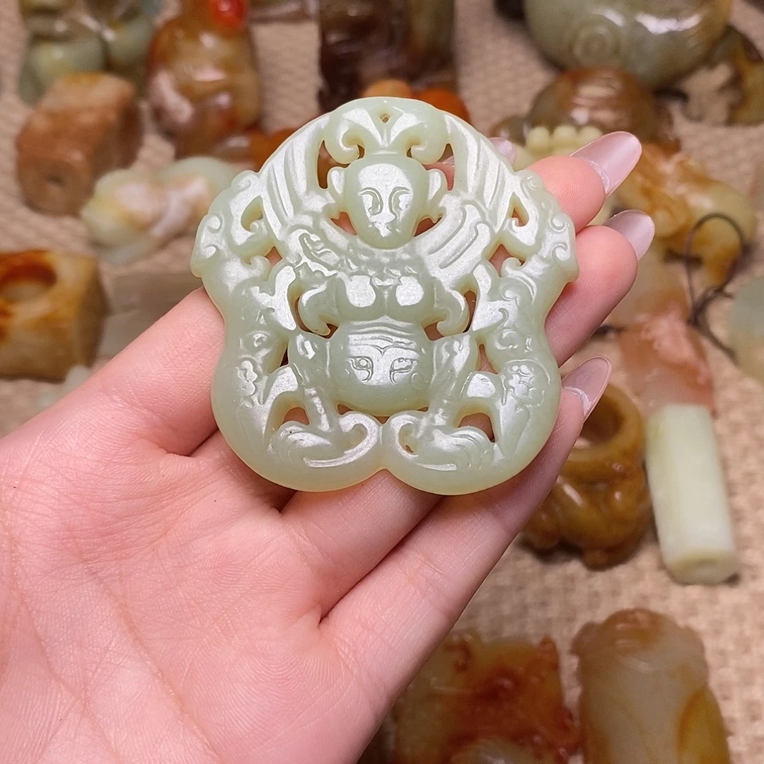 蛇纹石玉未镶嵌颈饰