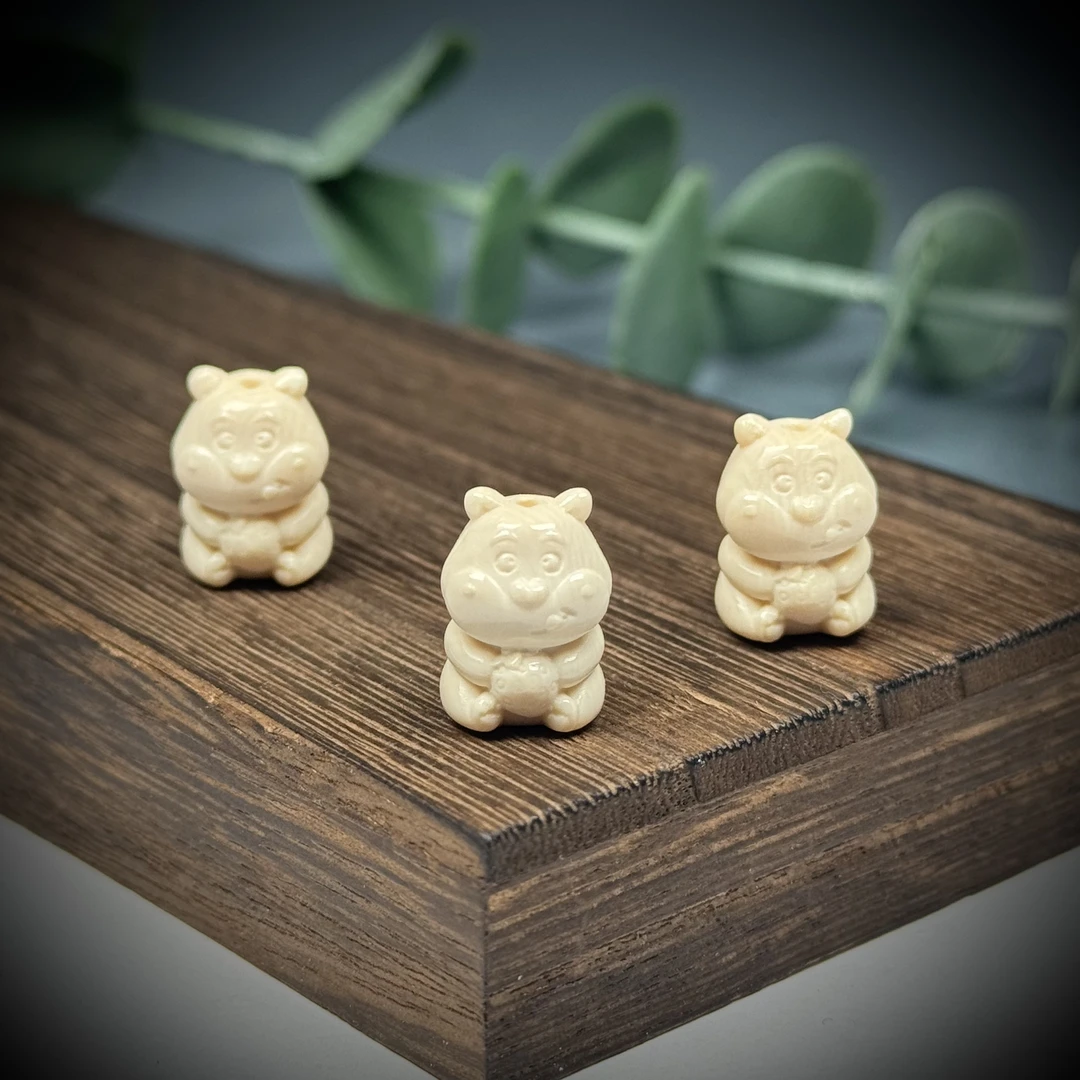 A220天然猛犸牙草莓熊随机一个约11×16mm支持鉴定假一罚四