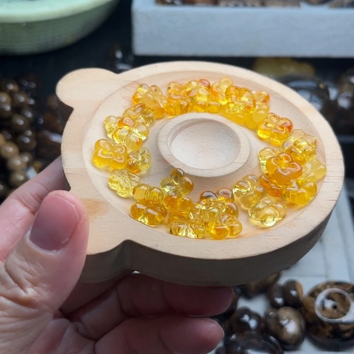 琥珀未镶嵌颈饰蜜蜡