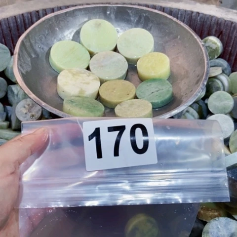 【闪购商品】蛇纹石玉珠宝半成品未镶嵌