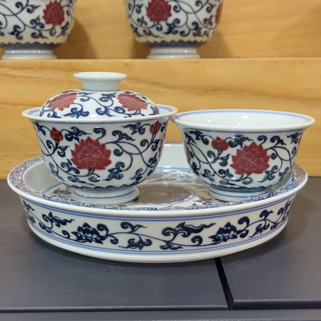 青花釉里红金刚莲