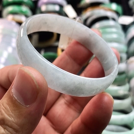 翡翠手镯未镶嵌公主