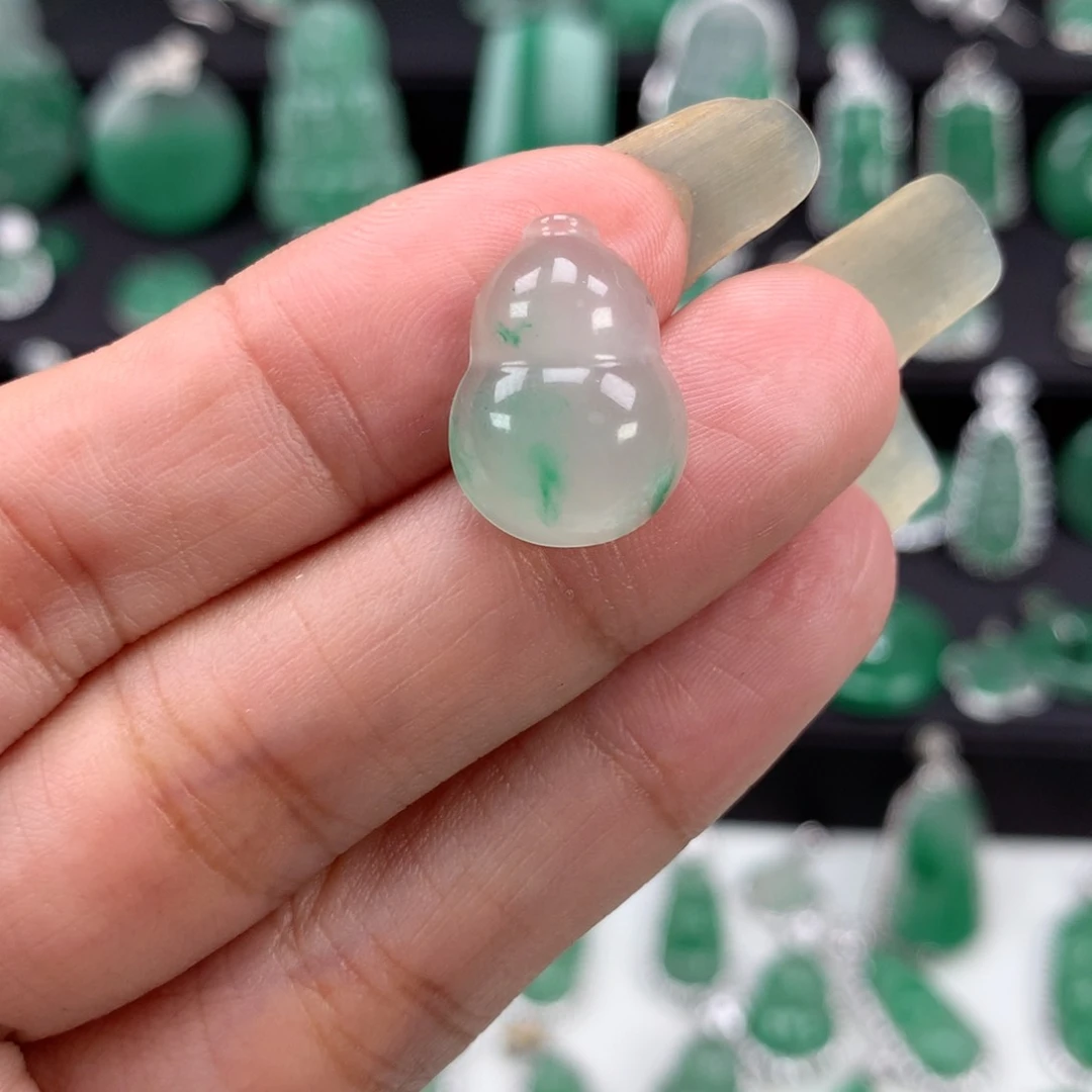 未镶嵌吊坠石英质玉（非洲翠）?