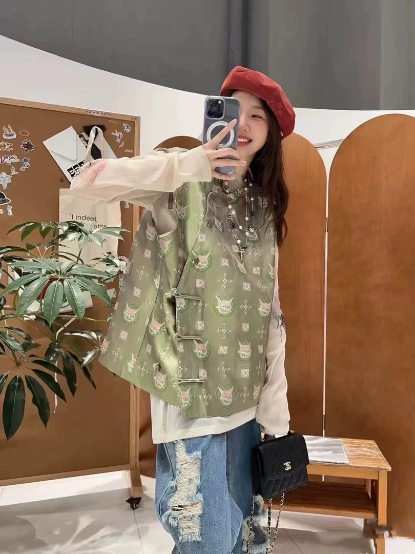 设计师款2025春新款新中式国风小怪兽印花绿色斜襟宽松马甲上衣女