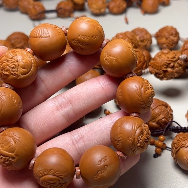 闫***严橄榄核手串光珠钟馗