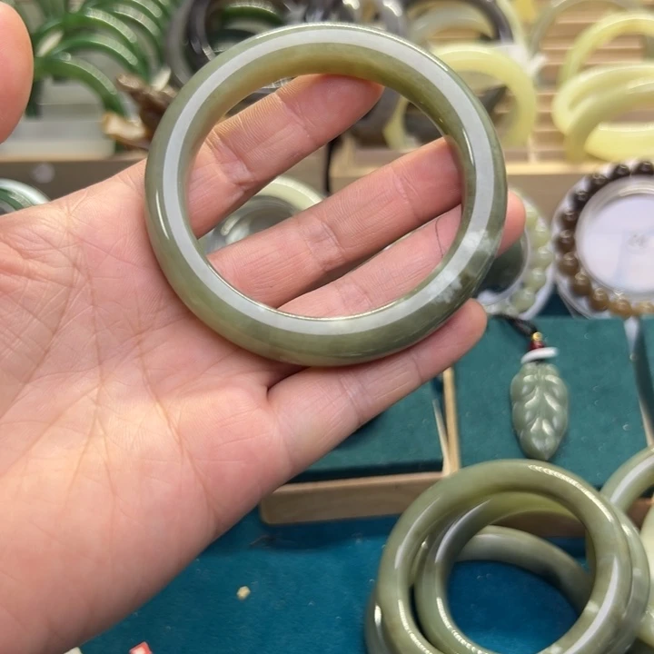 和田玉手镯未镶嵌58.5圈围0209