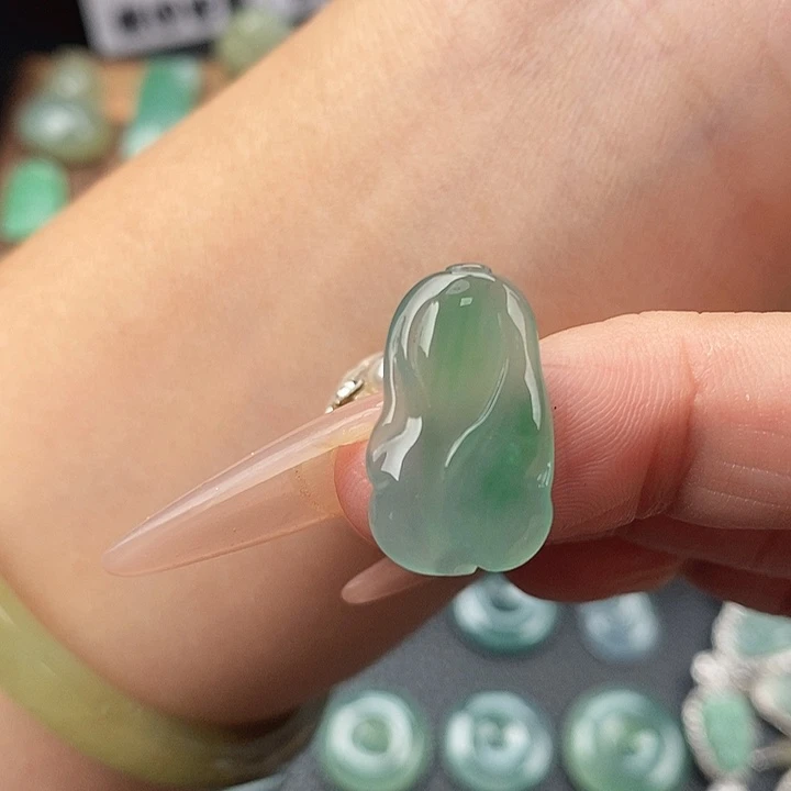 翡翠未镶嵌颈饰白菜