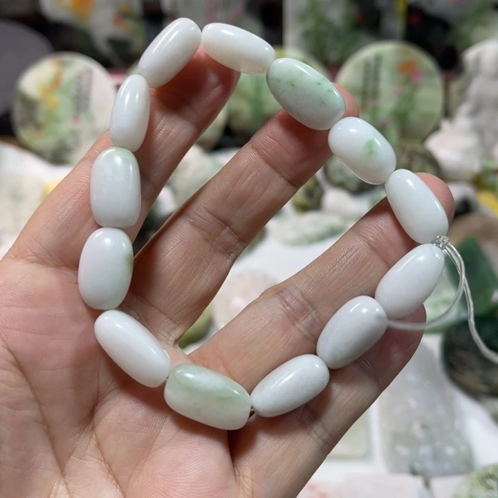 独山玉未镶嵌颈饰