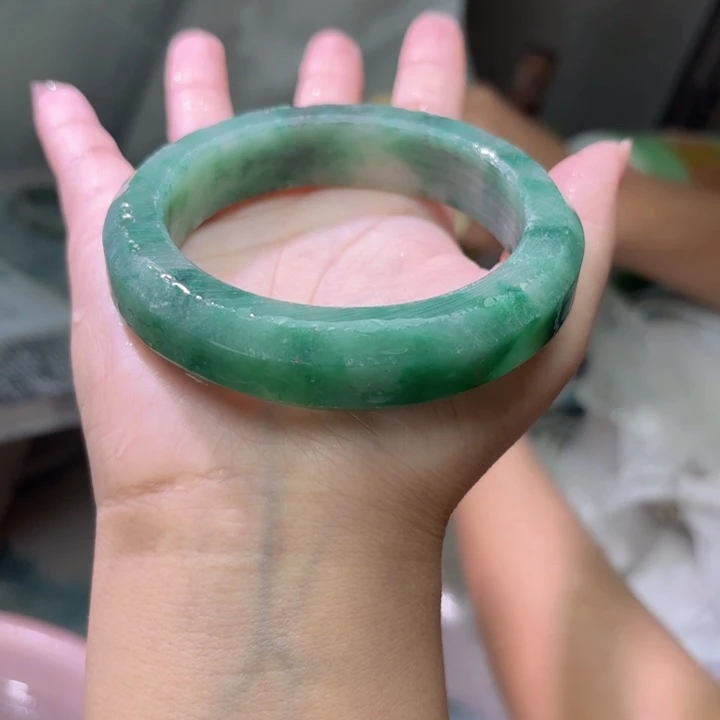 往***追未镶嵌手镯石英质玉（非洲翠）定制