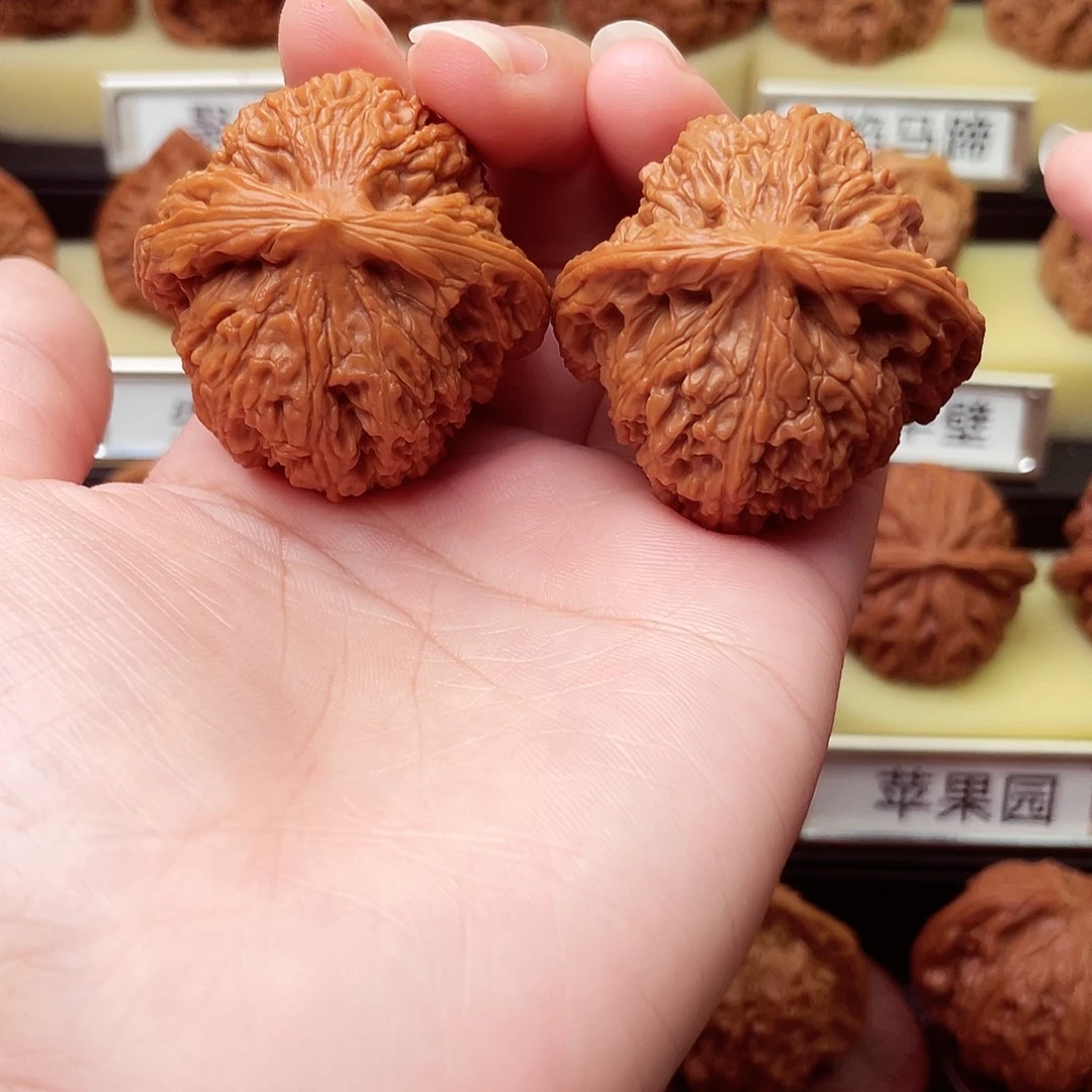 文玩核桃吊坠球疆41尺977