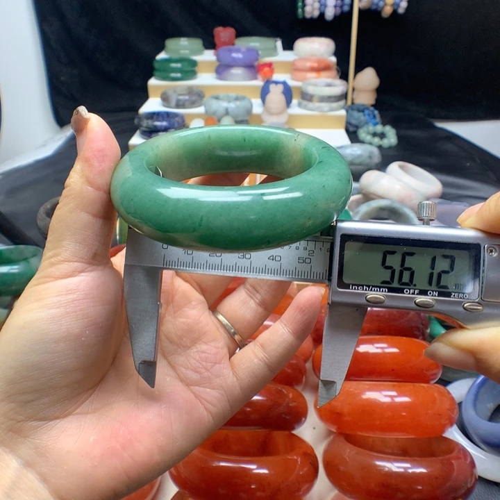 未镶嵌手镯石英质玉