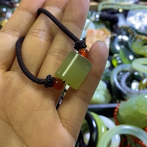 岫玉未镶嵌颈饰多样性发货