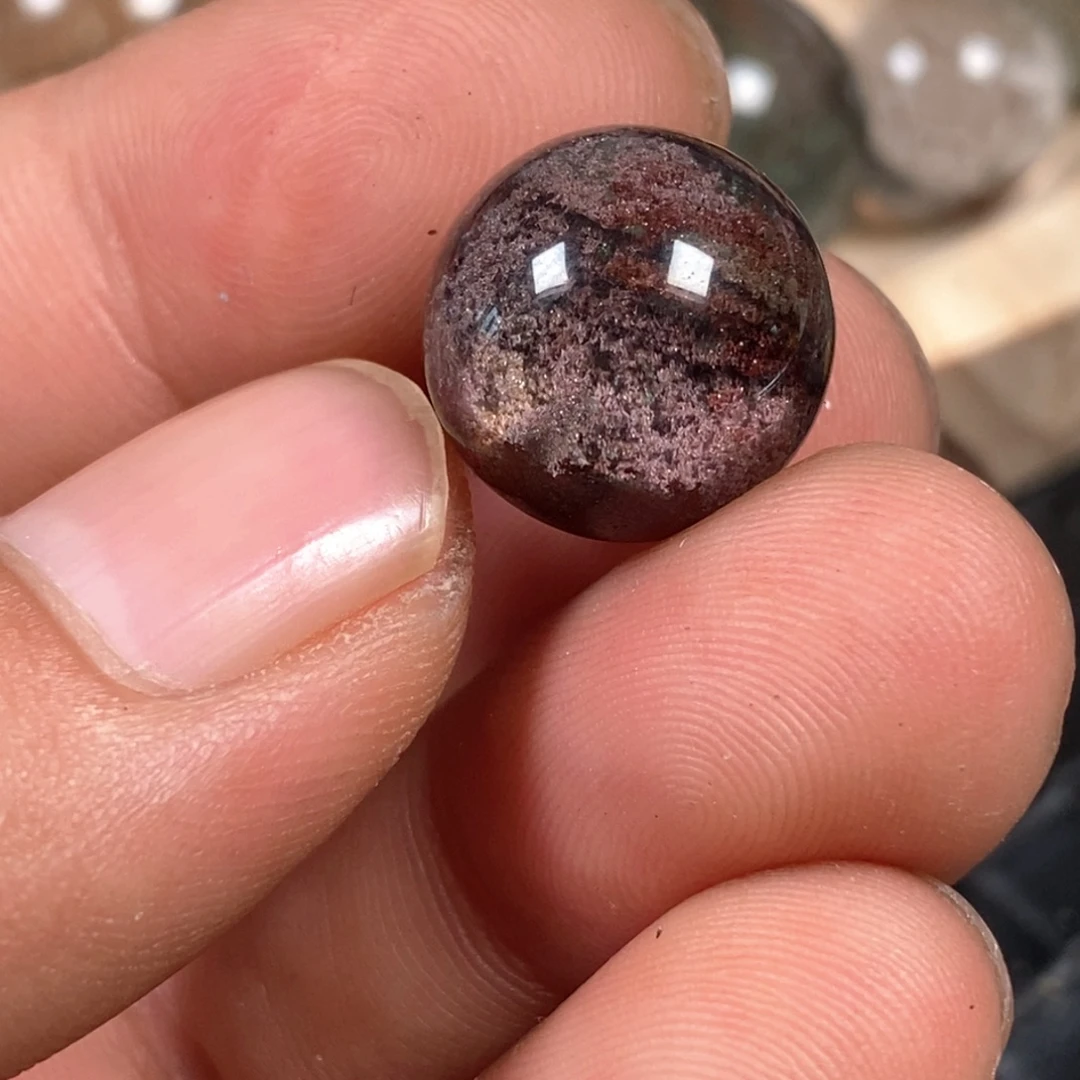 吴***西未镶嵌颈饰水晶水晶