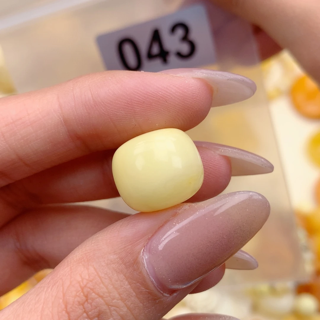 琥珀未镶嵌珠宝奇石15