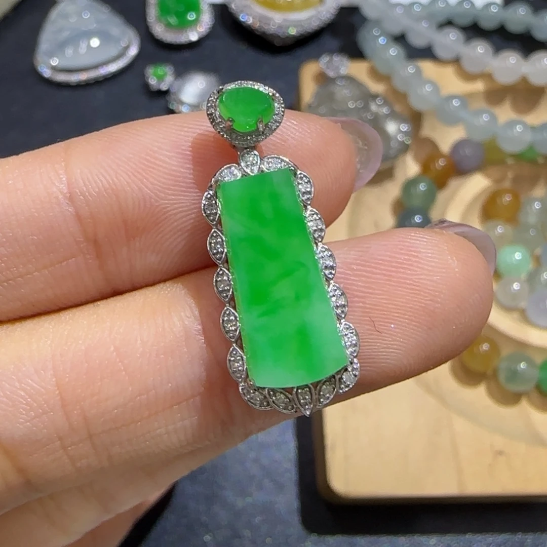 翡翠18K金镶嵌颈饰精品