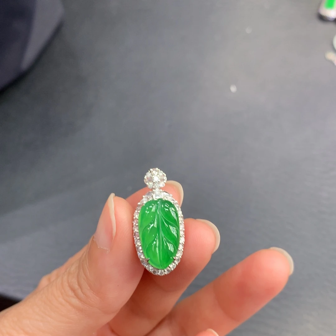 吊坠(不含链)18K金镶嵌翡翠