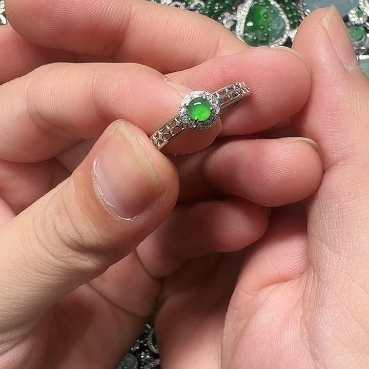 翡翠未镶嵌颈饰天然A货翡翠放漏