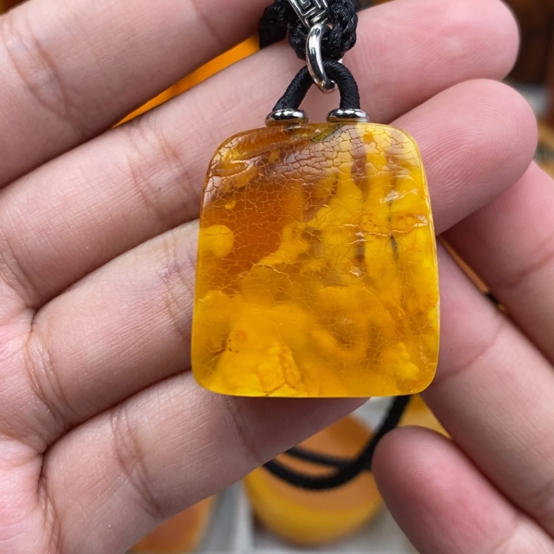 琥珀吊坠(赠链)未镶嵌