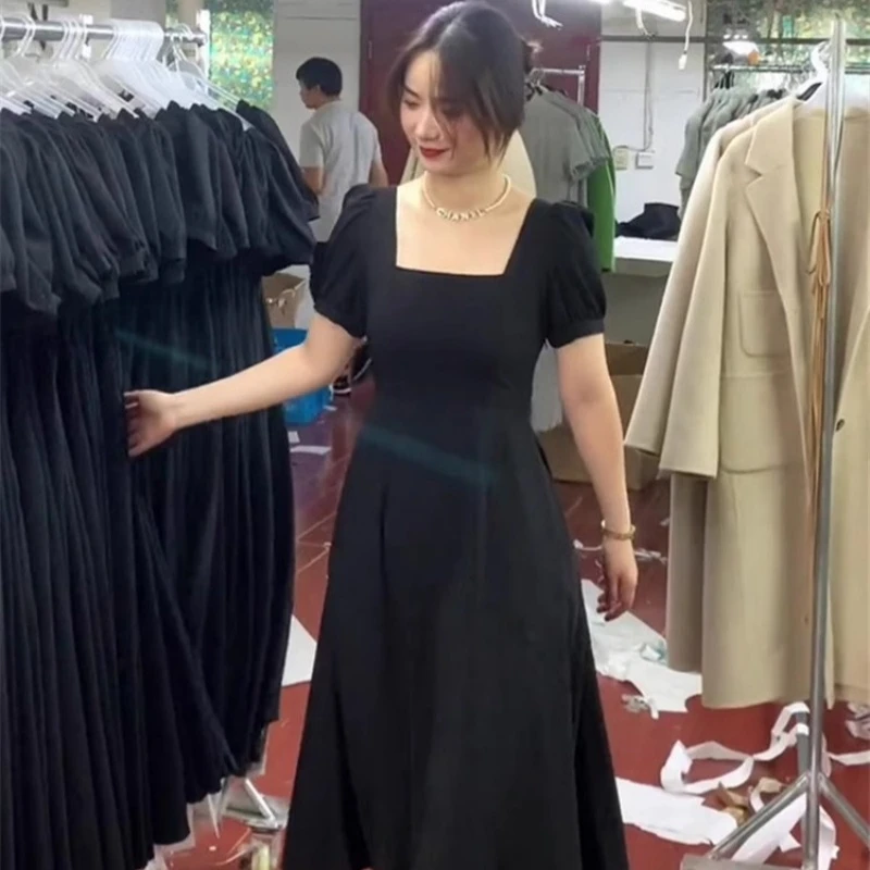 黑色连衣裙女2025夏季新款法式收腰气质方领高级感赫本风中长裙子