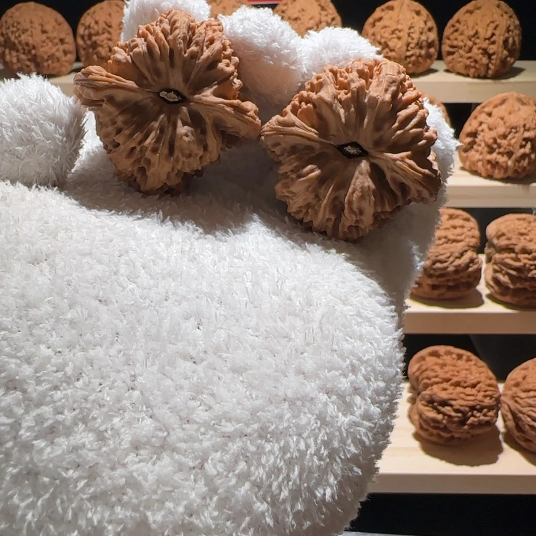 吃***根文玩核桃吊坠43奥迪三角