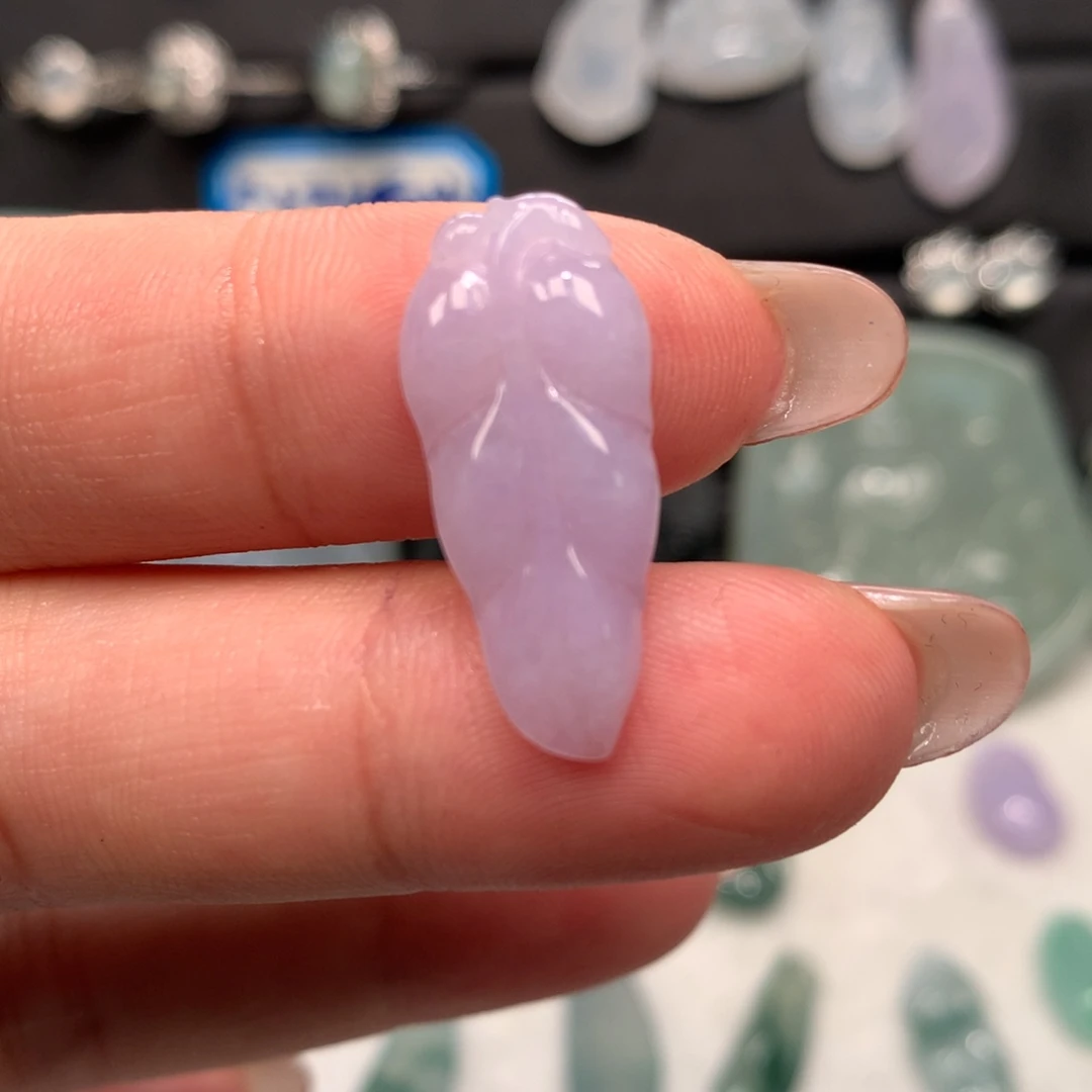 翡翠未镶嵌颈饰紫罗兰叶子