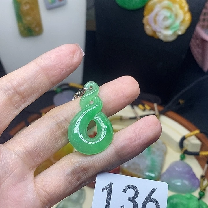 吊坠(赠链)未镶嵌翡翠