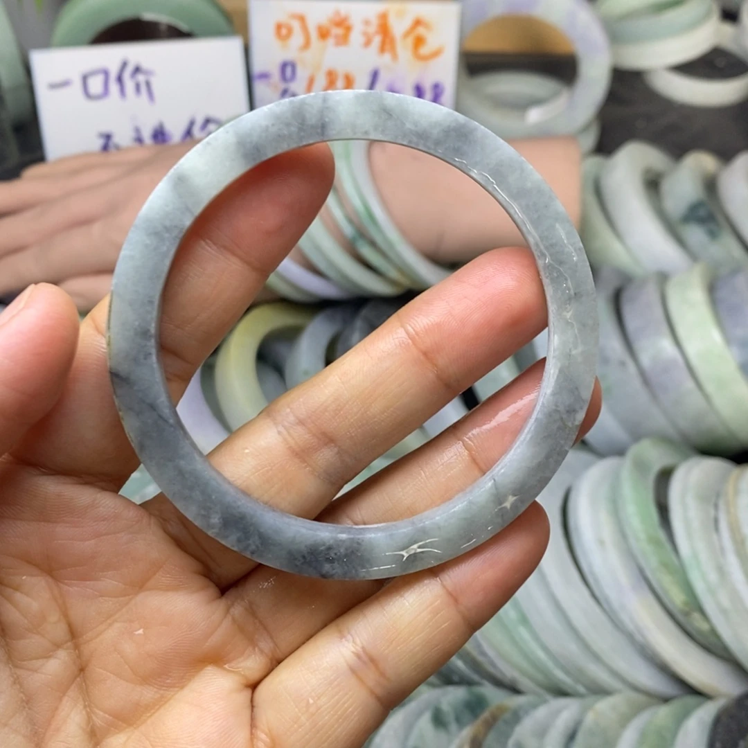 定制翡翠未镶嵌手镯